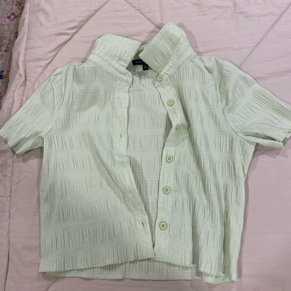Green cropped polo